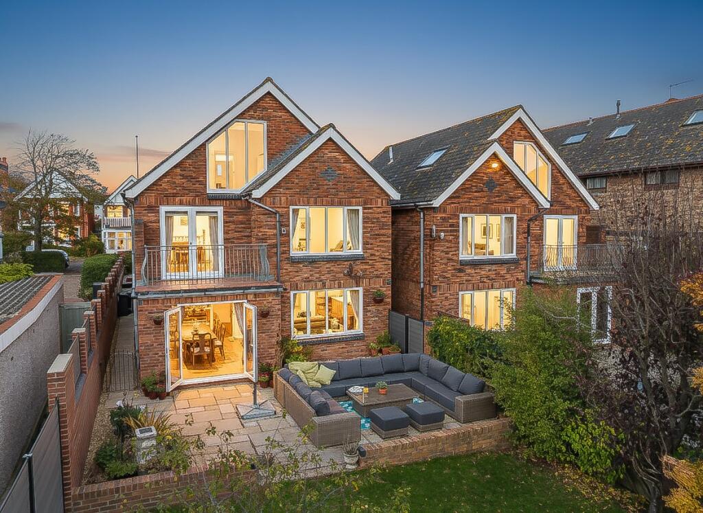 5-bed detached on Weymouth, Dorset, £600,000