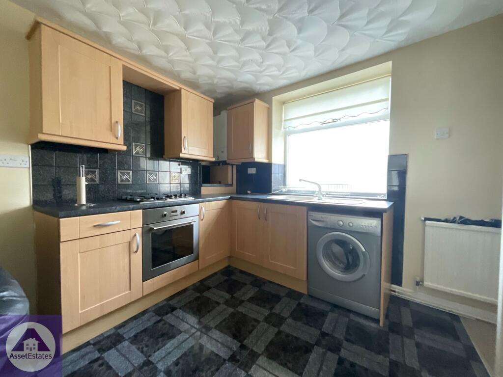 Rhiw Parc Road, Abertillery photo 2