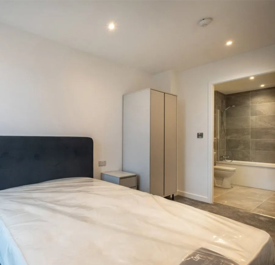 Apartment in Salford, Greater Manchester - View 3