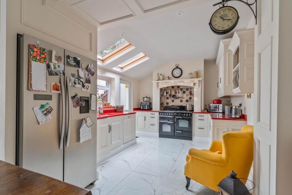 House in Newport - View 5