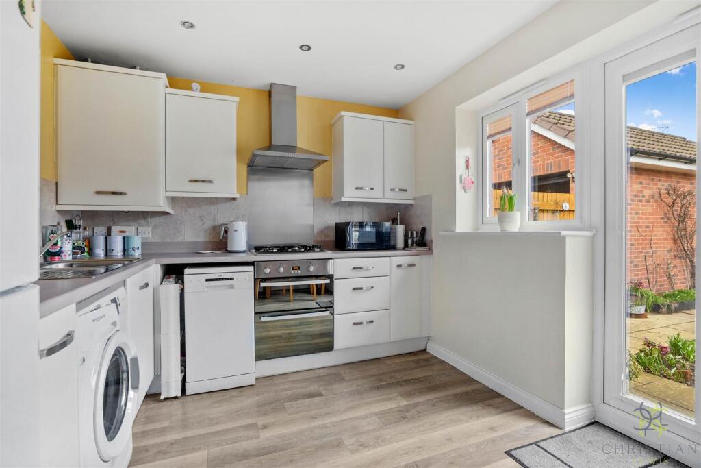 Stewart Close, Evesham photo 3