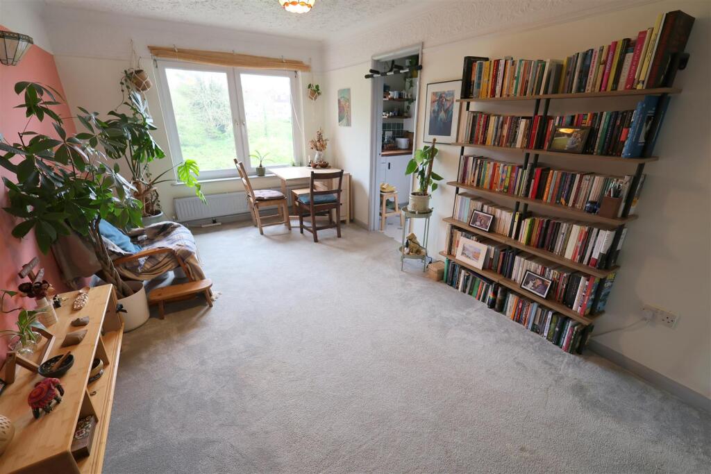 Apartment in Bristol, St George - View 4