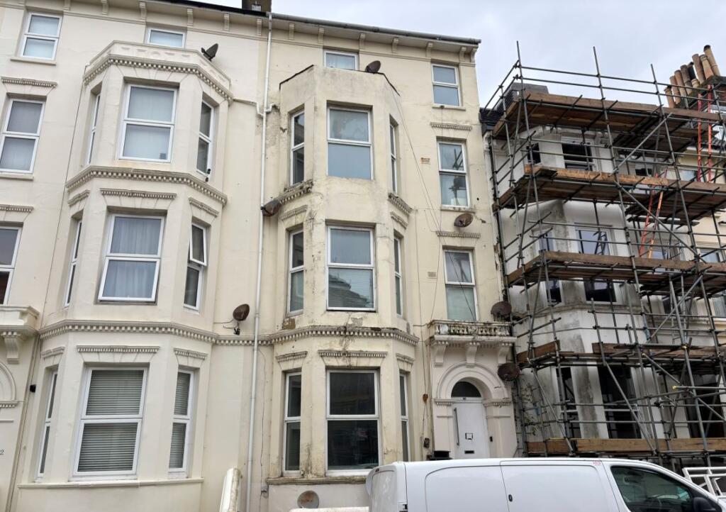 Studio flat on Flat 1A, 40 Nightingale Road, Southsea, Portsmouth, PO5 3JN, £40,000