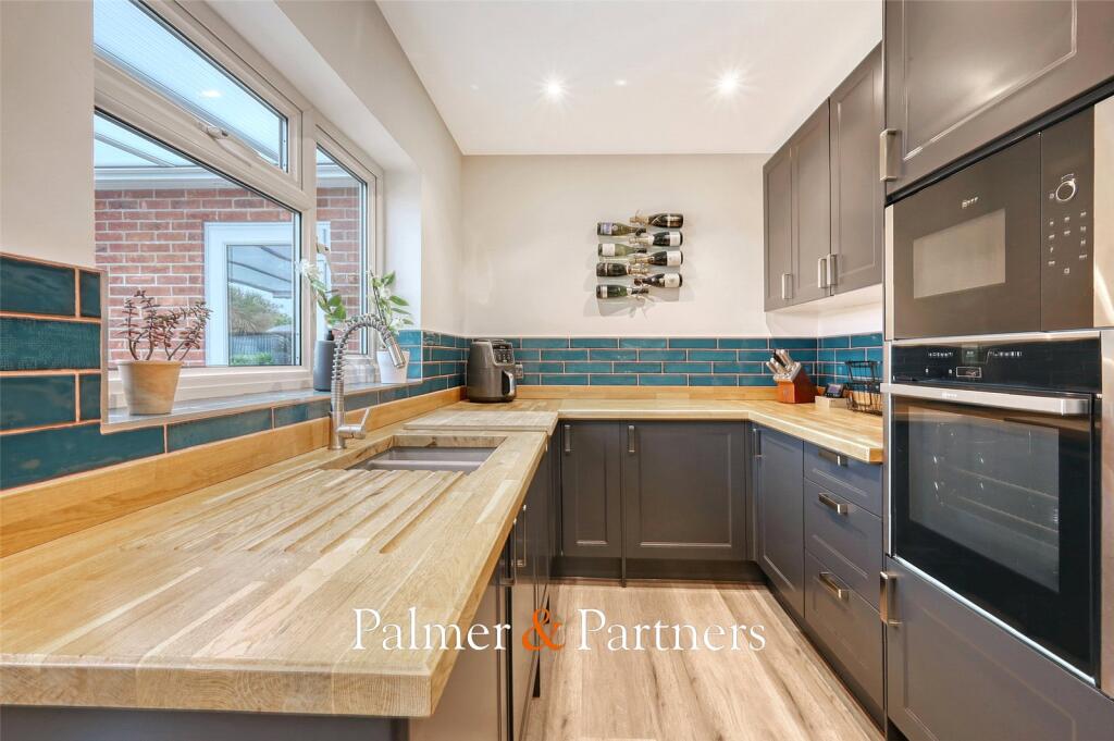 Suffolk Close, Holland-on-Sea, Clacton-on-Sea, Essex, CO15 photo 2