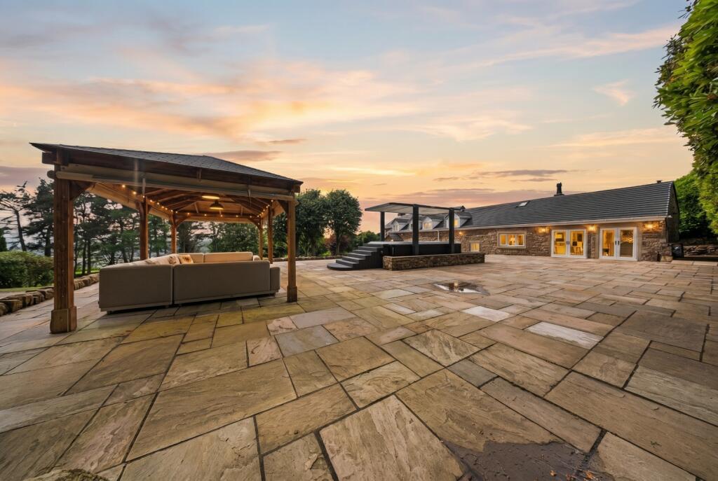 Runge Farm, Shaw | Gated 18th-Century Country Home | 1.5 Acres | 4,200 Sq Ft | Swim Spa - View 2