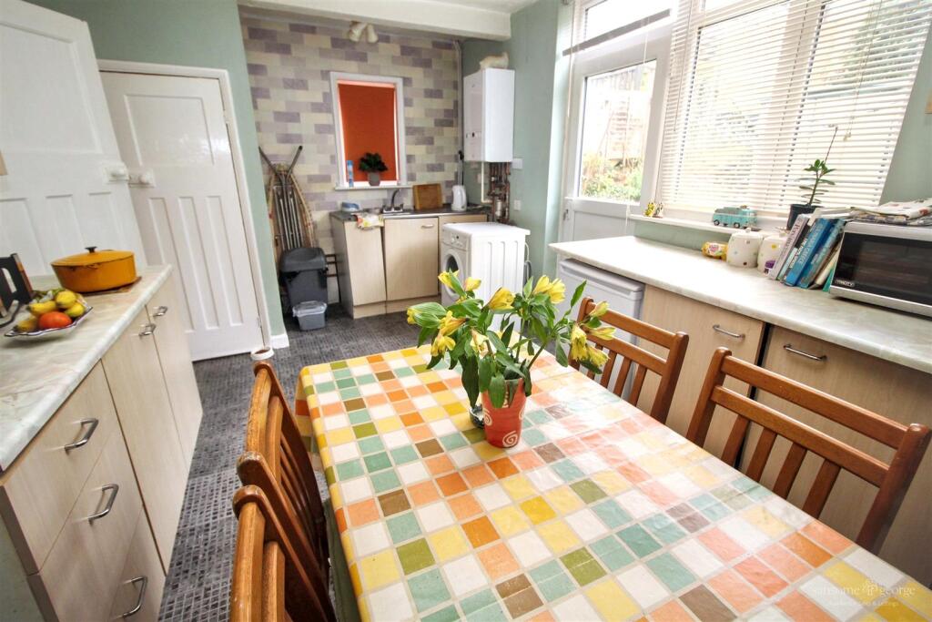 Thirlmere Avenue, Tilehurst, Reading – další