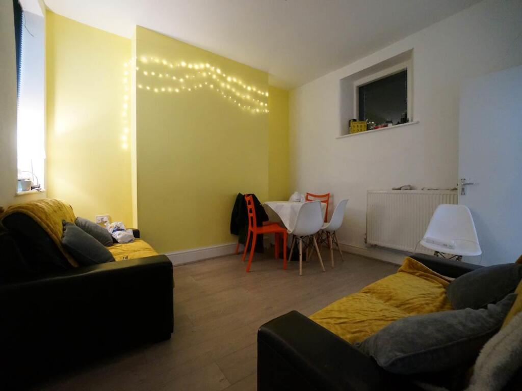 Main image of property: 2 Lower Penrallt, Bangor