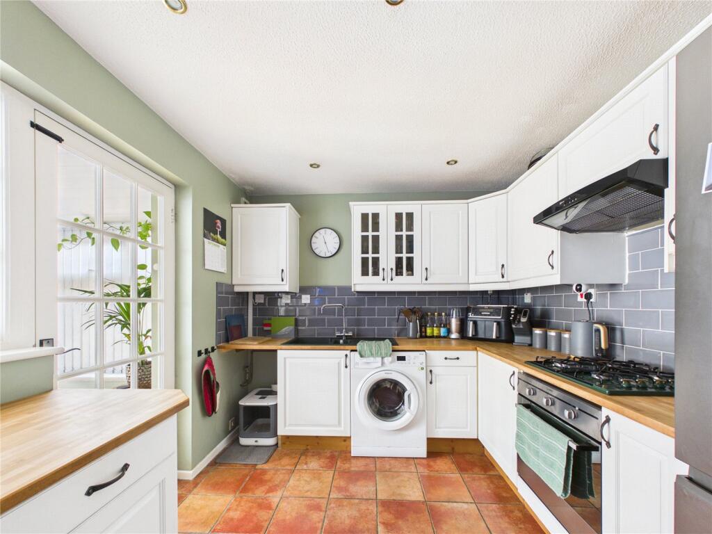 House in Bristol, Longwell Green, Oldland - More