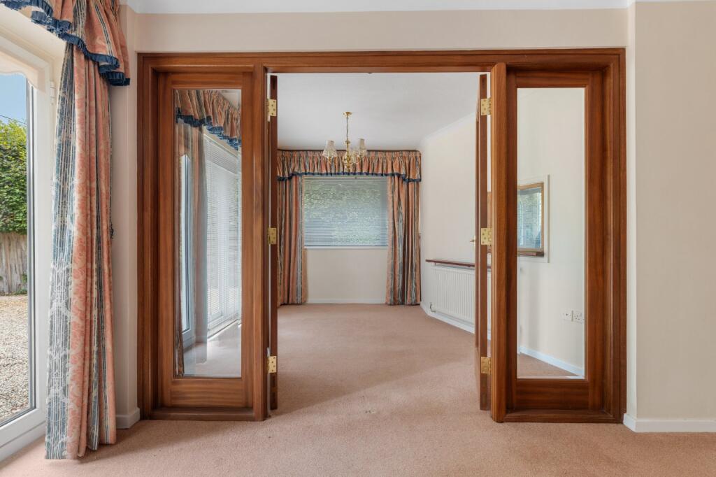 House in Haywards Heath, Lindfield - More