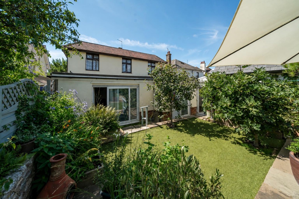 Main image of property: 26 Victoria Avenue, Swanage