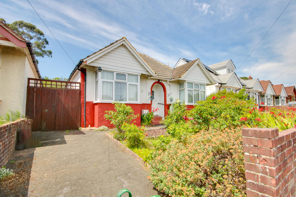 Main image of property: BITTERNE! NO FORWARD CHAIN! CHECK OUT THE GARDEN!