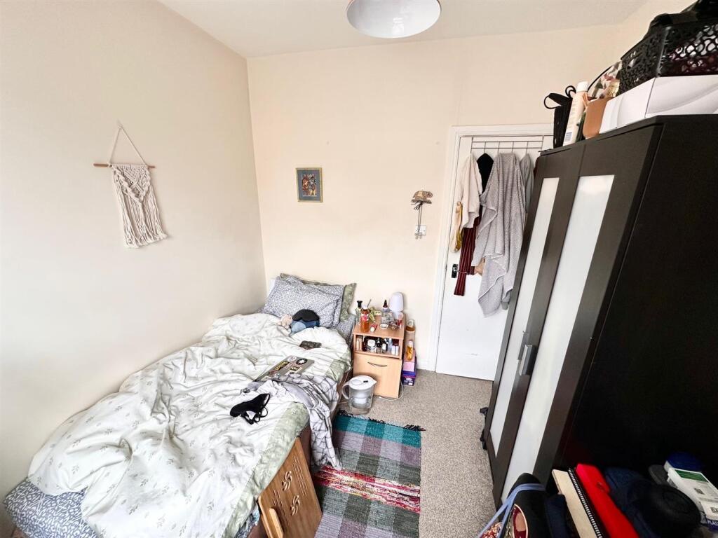 Cowley Mill Road, Uxbridge – pohled 6