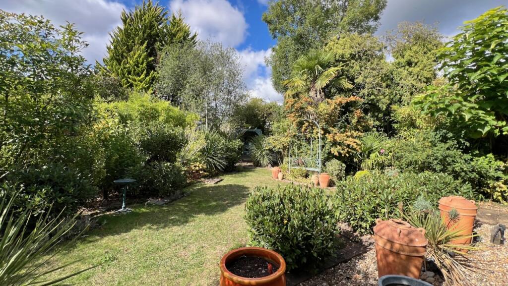 Oakhurst Gardens, Chingford photo 4