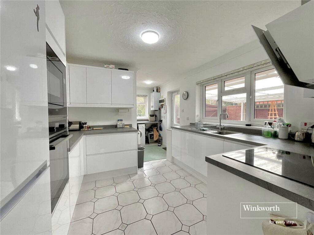 Chewton Common Road, Highcliffe, Christchurch, Dorset, BH23 photo 2
