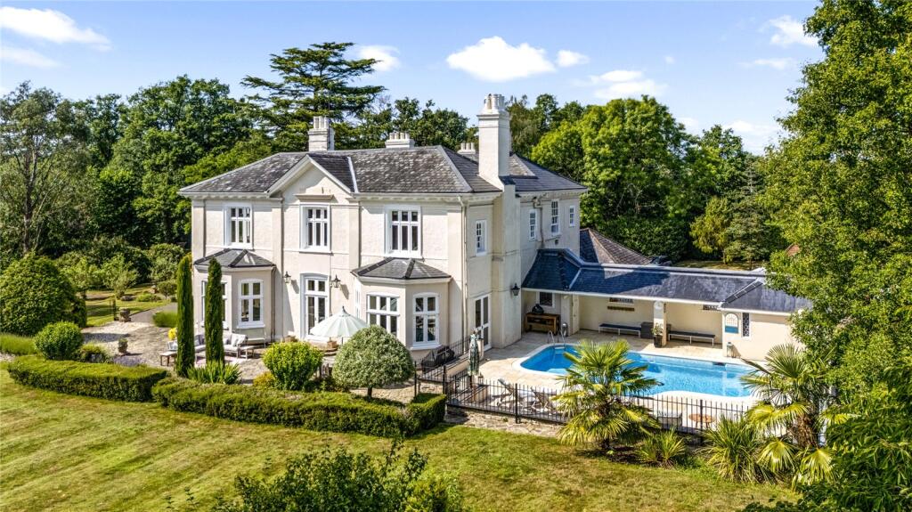 Main image of property: Bognor Road, Broadbridge Heath, Horsham, West Sussex, RH12