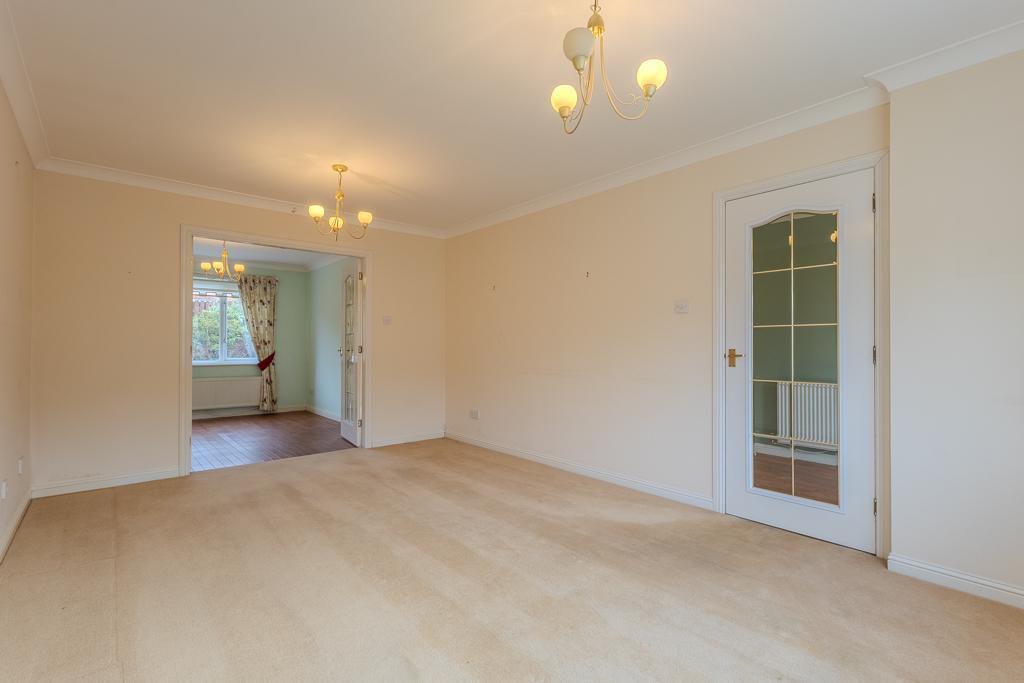 73, Waverley Park, Kirkintilloch, Glasgow, East Dunbartonshire, G66 2BL photo 4