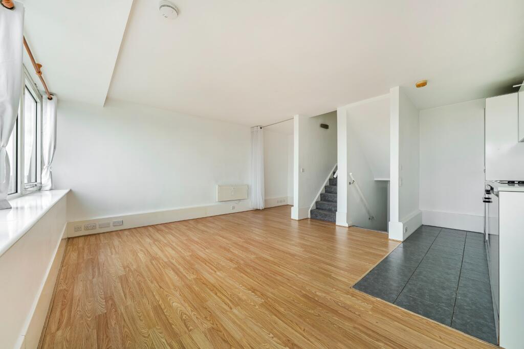Apartment in London, Pepys Estate, New Cross - View 5