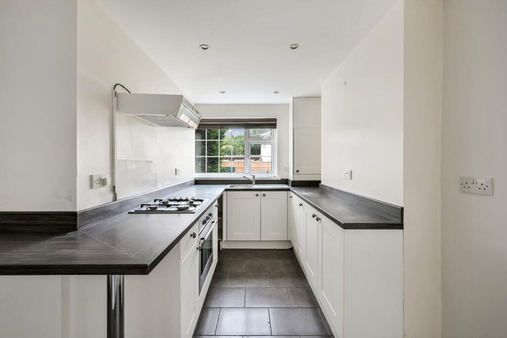 Apartment in Reigate and Banstead, Banstead - View 3