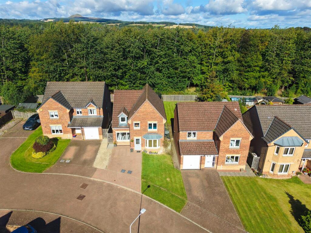 Main image of property: Groves Place, Glenrothes