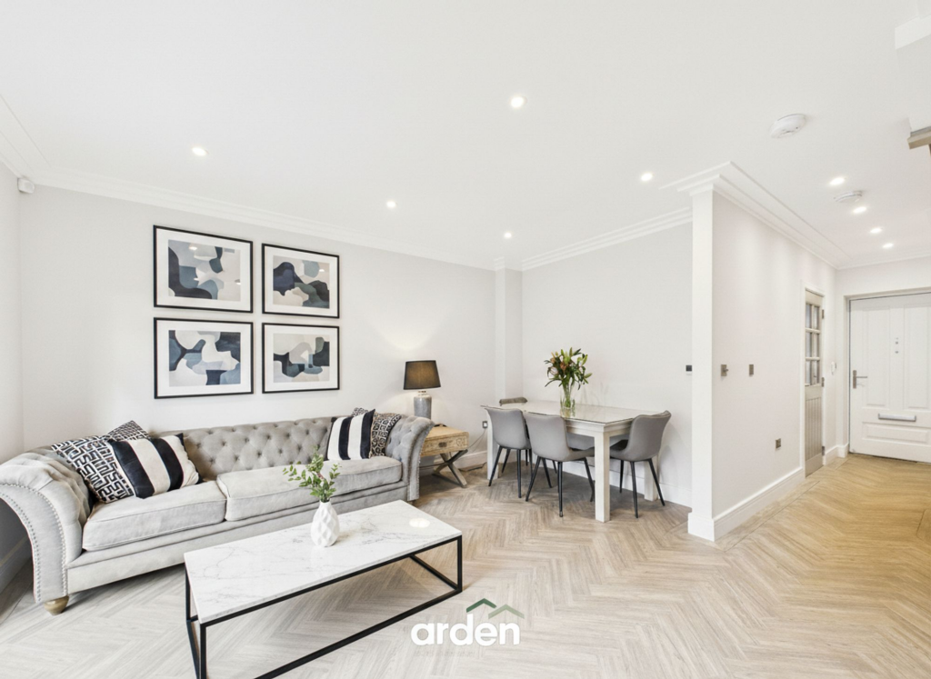 Foxwalks Avenue, Bromsgrove, B61