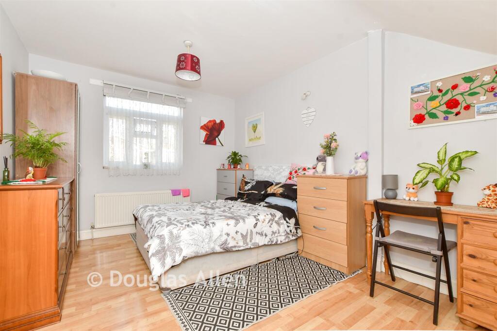 Main image of property: Lyndhurst Gardens, Newbury Park, Ilford, Essex