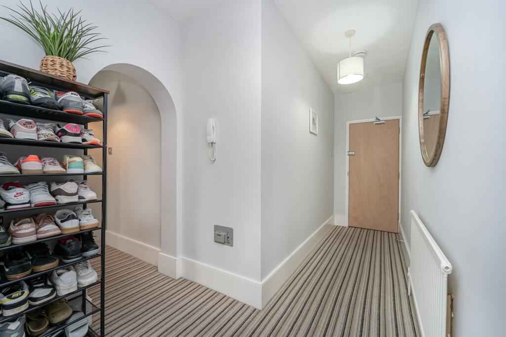Apartment in Worthing, Broadwater - View 3
