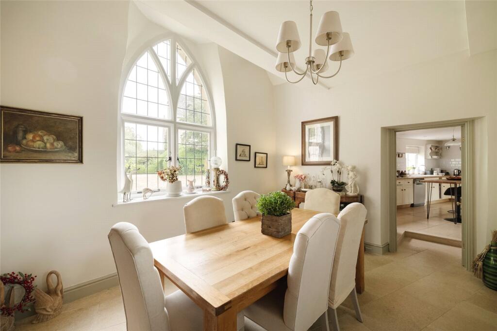 House in Gloucester - View 5