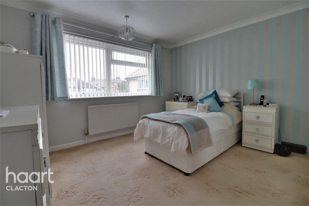 High Street, Clacton-On-Sea photo 5