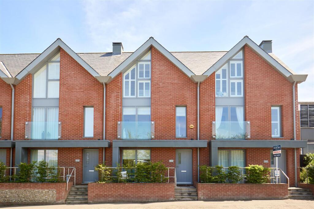 Main image of property: 2 Lords Terrace