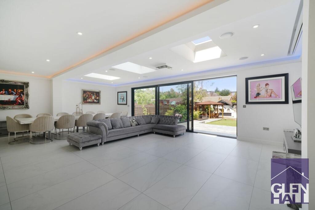 Main image of property: Bourne Hill, London, N13
