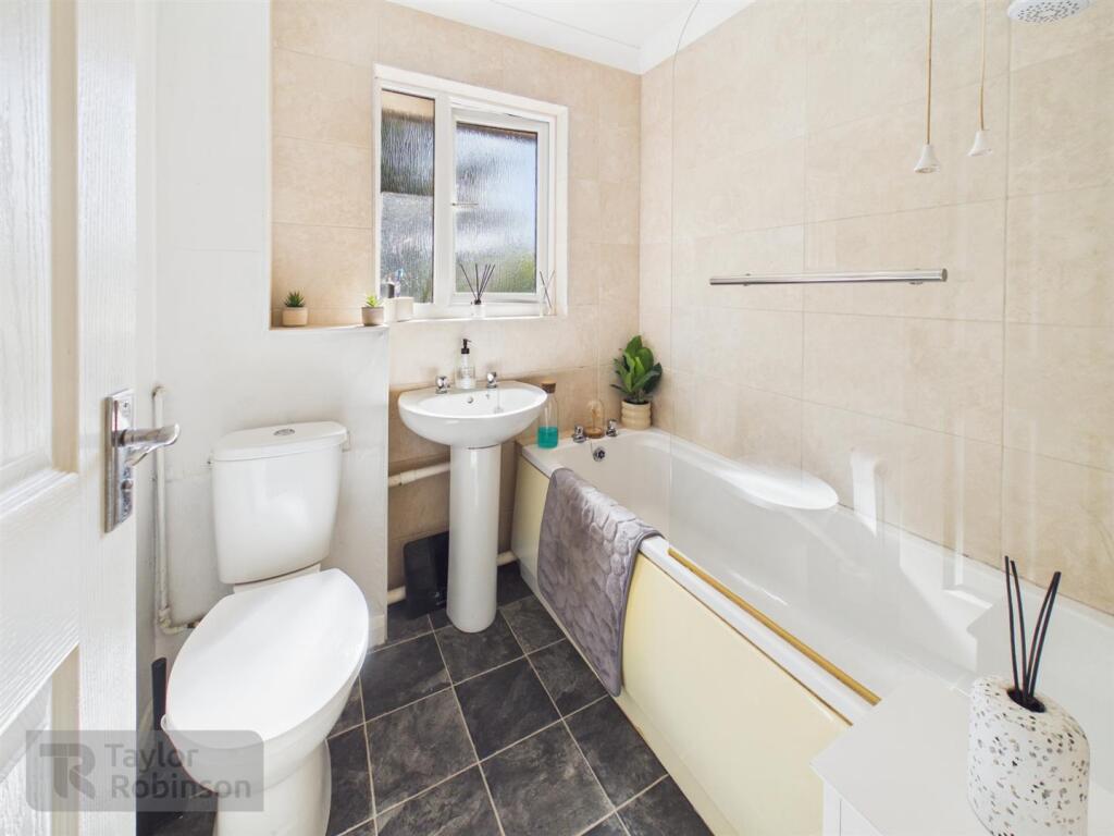 House in Crawley, Worth - View 4