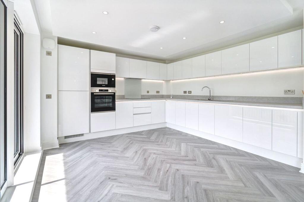 Apartment in Dumbarton, Silverton - More