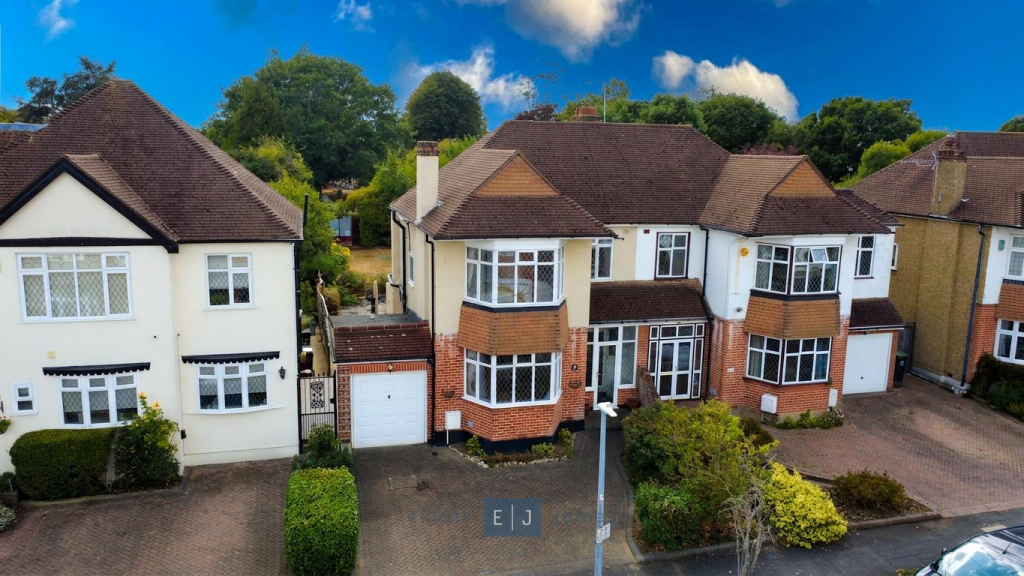 House in Epping Forest, Loughton - View 2