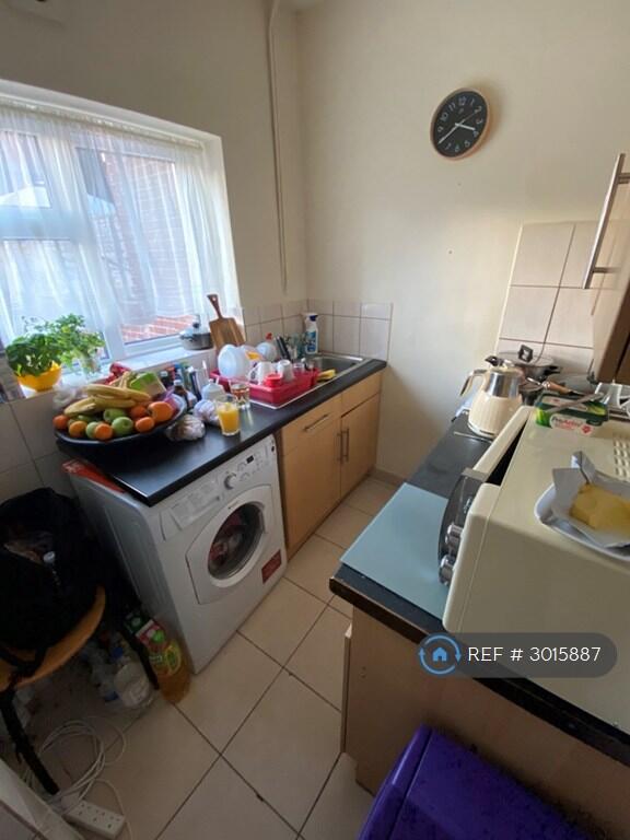 Apartment in Southampton - View 3