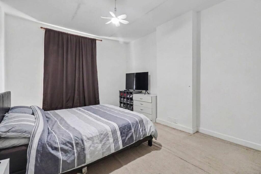 Apartment in Kingston upon Thames - View 4