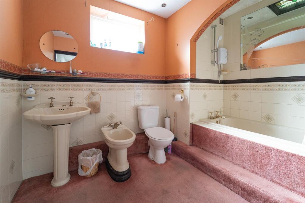 Apartment in Manchester, Victoria Park, Rusholme - More