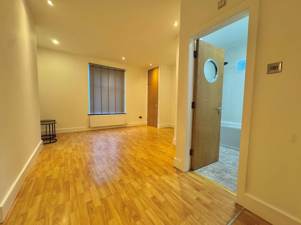 Apartment in Blackburn - View 5
