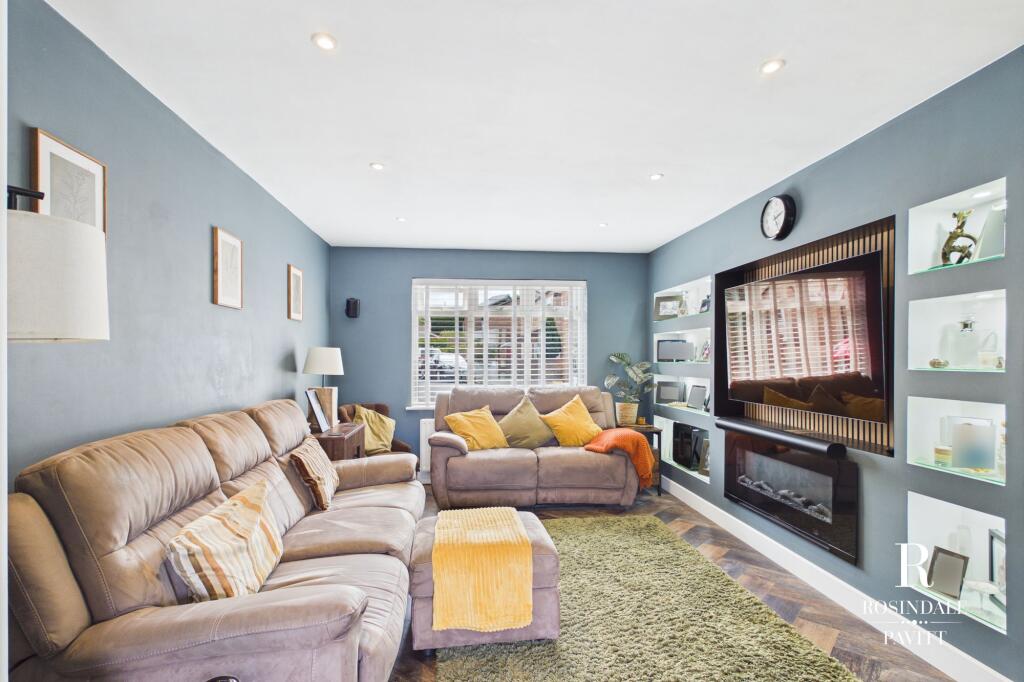 House in Sutton - More