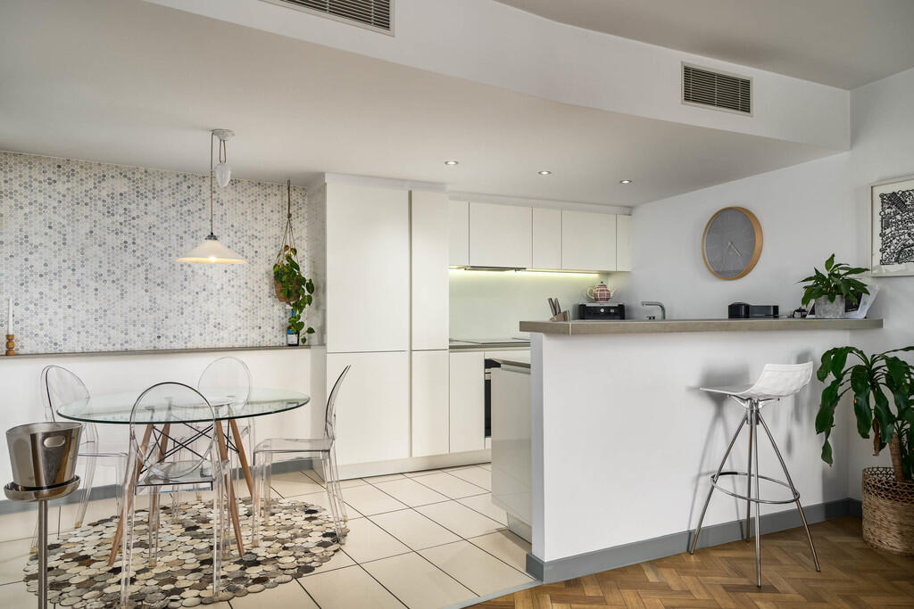 Main image of property: Falcon Wharf, Lombard Road