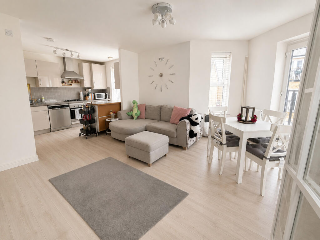 2-bed flat on Mezzo House, Swindon, SN25 2, £150,000