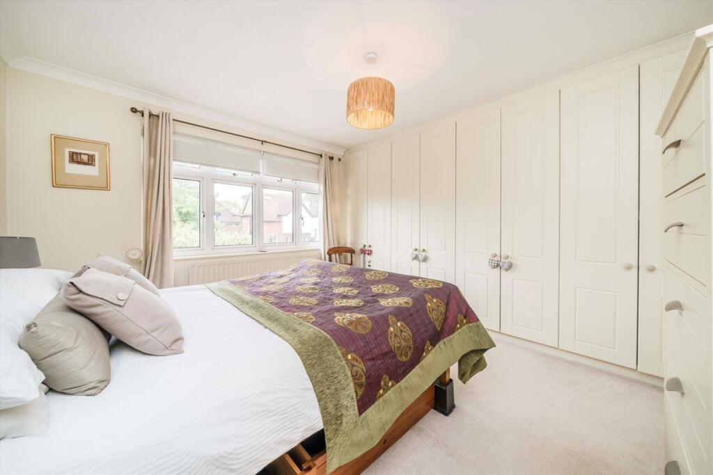 House in London, Royal Borough of Kingston upon Thames - View 5