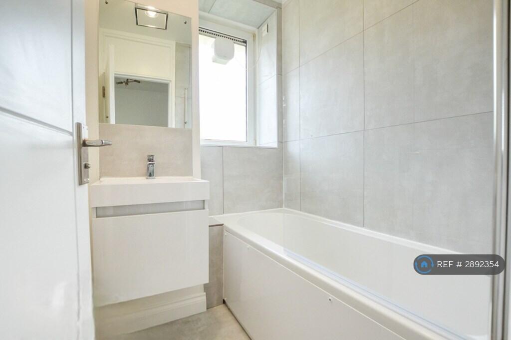 2 bedroom maisonette for rent
