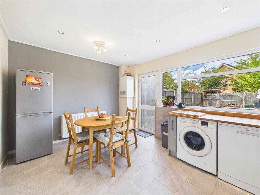 House in Gloucester - View 5