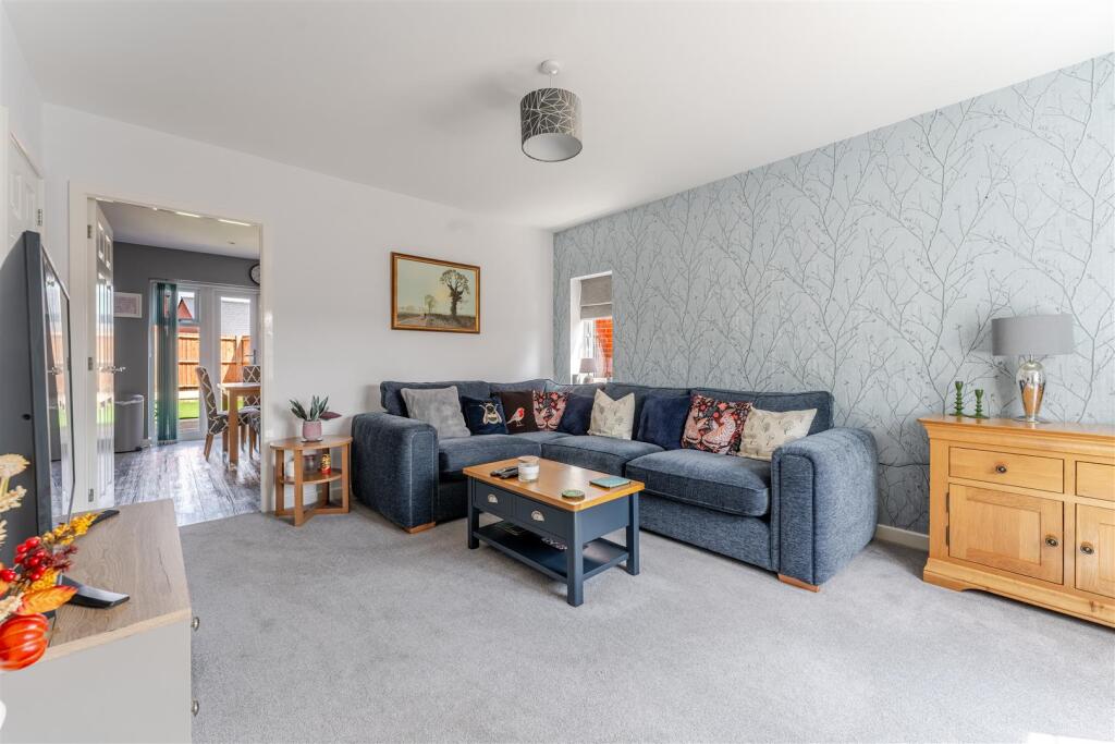 Beautifully presented three bedroom home, situated within Chestnut Park, Yatton photo 5