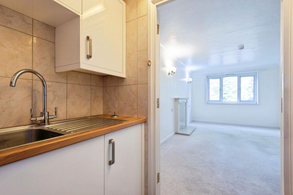 Apartment in North Hertfordshire, West Hitchin - More
