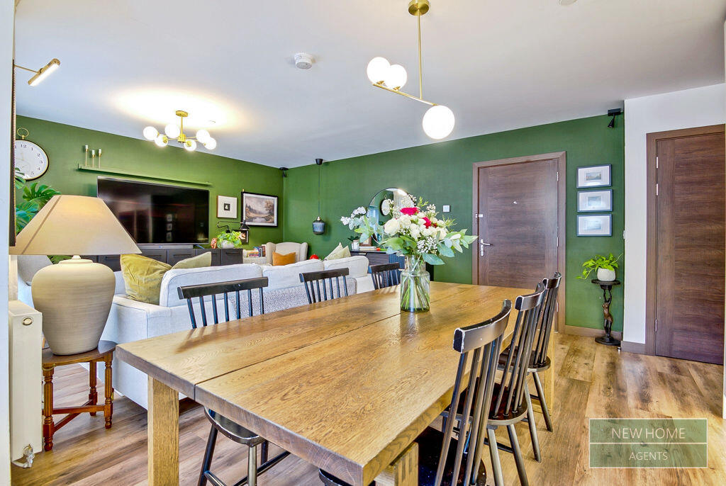 Apartment in Southend-on-Sea - More