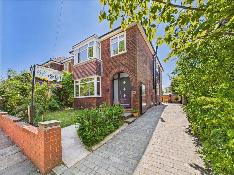 4-bed detached on Moss Lane, Alkrington, Middleton, M24, £495,000
