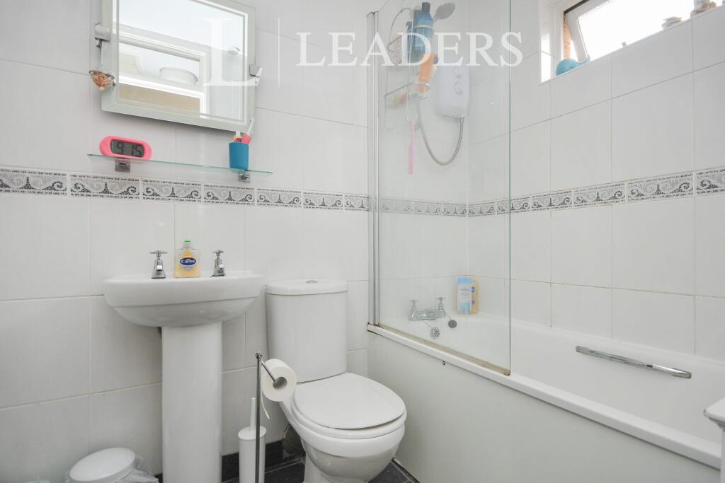 Apartment in Bromley - View 5