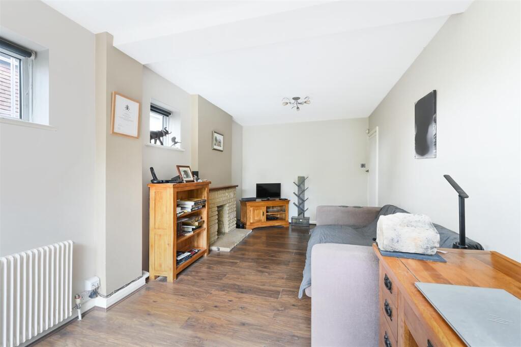 House in Sutton - View 5