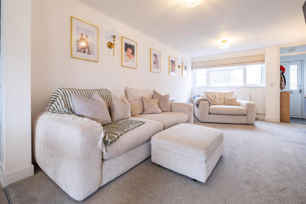 Walk House Close, Cranfield, Bedford photo 3